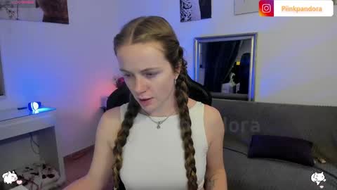 PiinkPandora online show from April 2026 08:33:01 PM