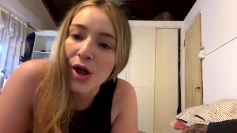 Snapshot of pilimartinez22 chatting on February 2025 11:24:01 PM pilimartinez22 online show from February 2025 11:24:01 PM