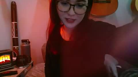 PilloGoddess online show from October 2025 08:00:02 AM