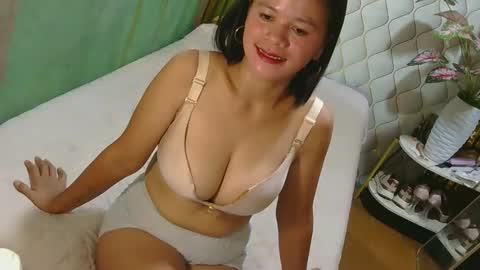 Snapshot of pinay_flor chatting on April 2026 12:46:01 AM IM FLOR online show from April 2026 12:46:01 AM
