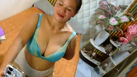 Snapshot of pinay_flor chatting on June 2026 01:14:01 AM IM FLOR online show from June 2026 01:14:01 AM