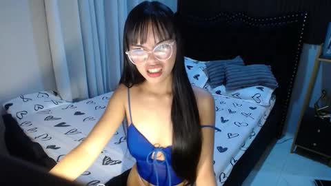 Snapshot of pinay_slutx chatting on February 2025 05:57:02 PM dee online show from February 2025 05:57:02 PM