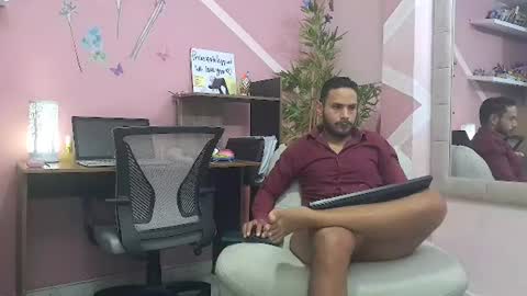 Snapshot of pineappleflipped chatting on July 2026 02:18:02 AM pineappleflipped online show from July 2026 02:18:02 AM