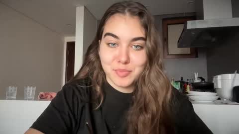 Susie online show from December 2025 02:18:01 AM