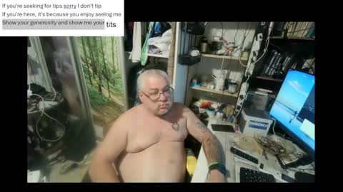 Snapshot of pini_z chatting on January 2025 08:58:02 PM pini_z online show from January 2025 08:58:02 PM