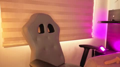 pink_as online show from October 2025 02:06:02 PM