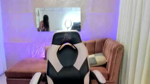 isabella online show from April 2026 08:11:01 PM