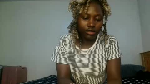 Snapshot of pinklover2003 chatting on June 2026 11:31:01 AM Serena online show from June 2026 11:31:01 AM