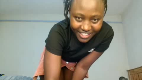 Snapshot of pinklover2003 chatting on June 2026 09:43:02 PM Serena online show from June 2026 09:43:02 PM