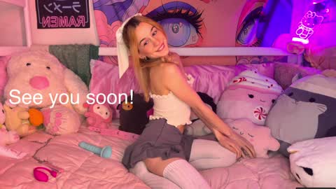 Gwenie online show from December 2024 03:50:02 AM