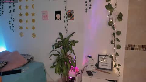 Sarah .. online show from March 2026 06:56:02 PM