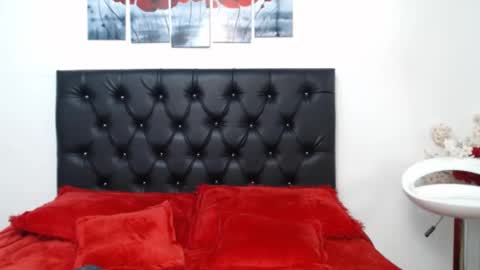 pinky_f00x online show from November 2025 08:09:02 PM