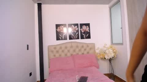 pinky_f00x online show from April 2026 07:58:01 PM