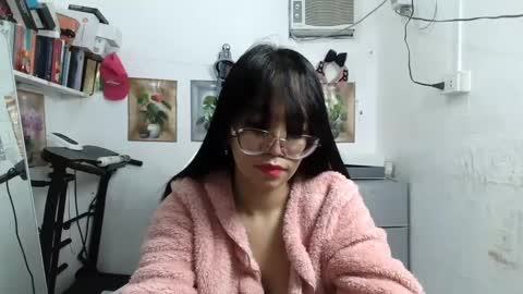 Snapshot of pinkyrosexx chatting on December 2024 06:43:02 AM Rose online show from December 2024 06:43:02 AM