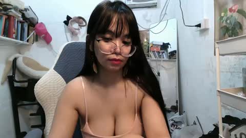 Snapshot of pinkyrosexx chatting on March 2025 03:48:02 AM Rose online show from March 2025 03:48:02 AM