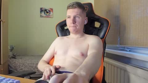 Snapshot of pirremeow chatting on December 2024 08:06:02 AM Pierre online show from December 2024 08:06:02 AM