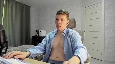 Snapshot of pirremeow chatting on May 2026 09:38:02 AM Pierre online show from May 2026 09:38:02 AM