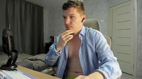 Snapshot of pirremeow chatting on May 2026 06:43:01 AM Pierre online show from May 2026 06:43:01 AM
