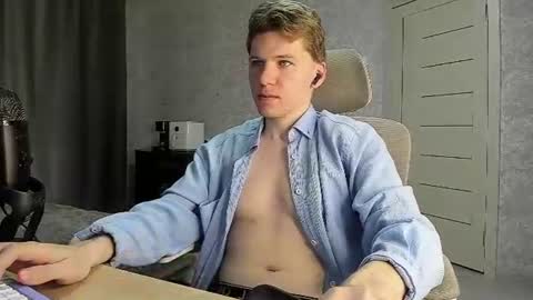 Snapshot of pirremeow chatting on June 2026 12:09:02 PM Pierre online show from June 2026 12:09:02 PM