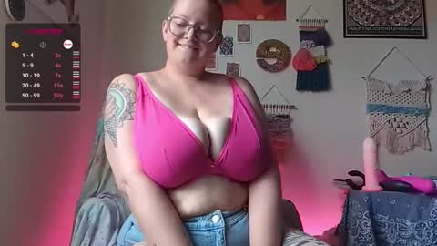 Em online show from March 2025 09:48:02 PM