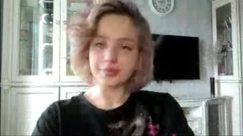 Caroline online show from April 2026 04:10:02 AM