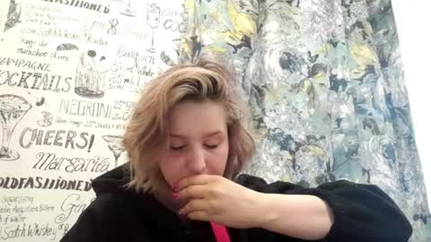 Caroline online show from April 2026 04:22:01 AM