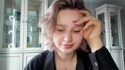 Caroline online show from April 2026 04:10:02 AM