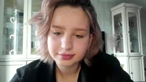 Caroline online show from April 2026 04:46:01 AM