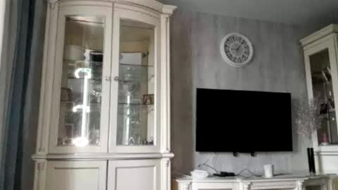 Caroline online show from April 2026 04:06:02 AM