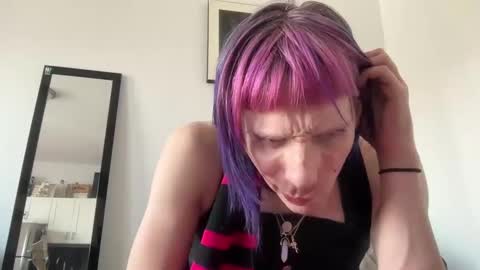 pixie_praxis online show from December 2024 04:36:02 PM