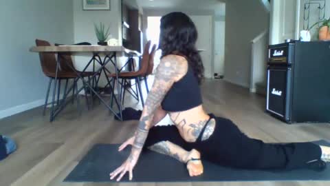 pixiecatfairy online show from June 2026 04:08:02 PM