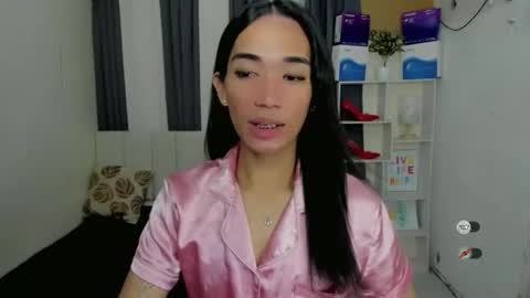 pixiedoll_ online show from December 2025 06:04:02 PM