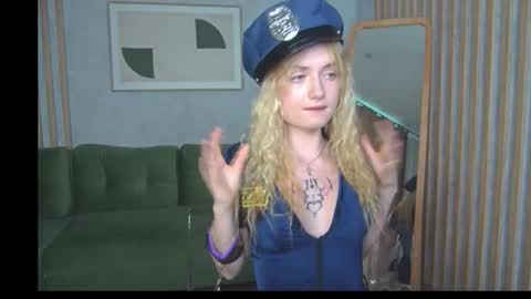 Snapshot of pixieneedle chatting on September 2025 12:39:01 PM Rosie online show from September 2025 12:39:01 PM
