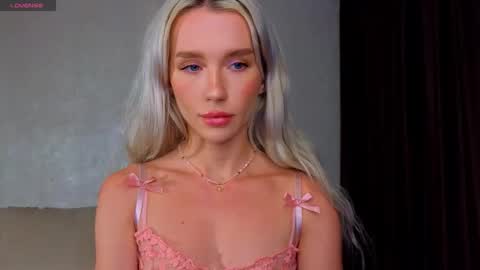 Snapshot of pixieprick chatting on September 2025 06:18:02 PM Emmy and Edward online show from September 2025 06:18:02 PM