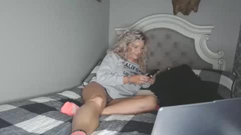 platinum_princess_nicole online show from October 2025 12:00:01 AM