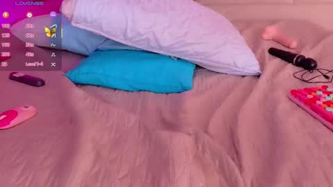 Scarlett  online show from October 2025 09:01:01 PM