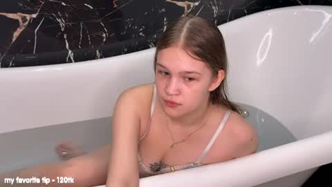 Snapshot of playfulmelly chatting on July 2026 08:40:02 AM Melly online show from July 2026 08:40:02 AM