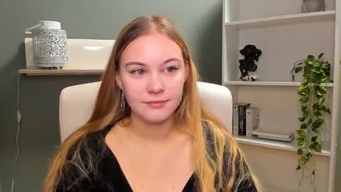 Snapshot of playgirl_valeria chatting on December 2024 07:35:01 AM Valeria online show from December 2024 07:35:01 AM
