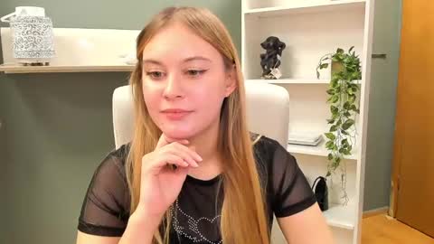 Snapshot of playgirl_valeria chatting on December 2024 11:07:01 AM Valeria online show from December 2024 11:07:01 AM