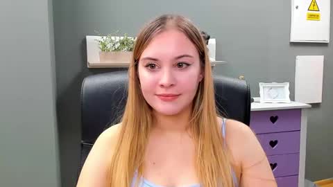 Snapshot of playgirl_valeria chatting on February 2025 05:48:01 PM Valeria online show from February 2025 05:48:01 PM