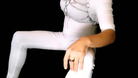QUeeERxySEXMantrix online show from October 2025 06:39:02 PM