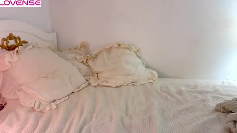 Snapshot of poison_girls chatting on May 2026 03:05:01 PM Rose online show from May 2026 03:05:01 PM