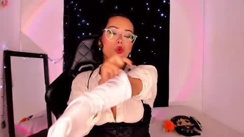 Willow                      Hours 12pm to 630pm Colombian time FRIDAY AND SUNDAY FREE DAYS online show from January 2025 05:26:02 PM