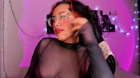 Willow                      Hours 12pm to 630pm Colombian time FRIDAY AND SUNDAY FREE DAYS online show from November 2025 05:24:02 PM