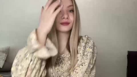 polishangel222 online show from May 2026 11:28:02 AM
