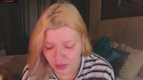 Snapshot of polly__mayer chatting on June 2026 01:21:01 AM Polly online show from June 2026 01:21:01 AM