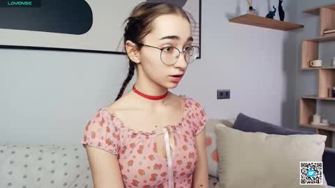 Polly online show from October 2025 07:49:01 AM