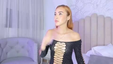 Snapshot of pollygrey_ chatting on December 2024 03:04:01 AM Carolina online show from December 2024 03:04:01 AM