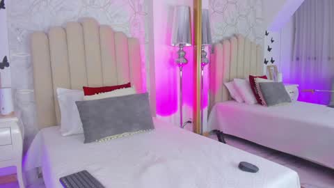 Snapshot of pollygrey_ chatting on January 2025 03:11:02 AM Carolina online show from January 2025 03:11:02 AM