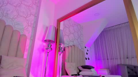 Snapshot of pollygrey_ chatting on January 2025 06:35:01 AM Carolina online show from January 2025 06:35:01 AM